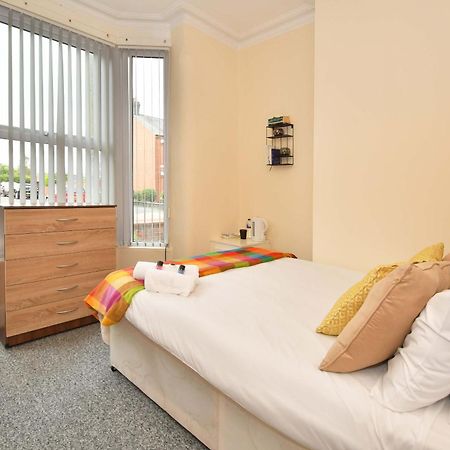 Townhouse @ 178 Ruskin Road Крю Екстериор снимка