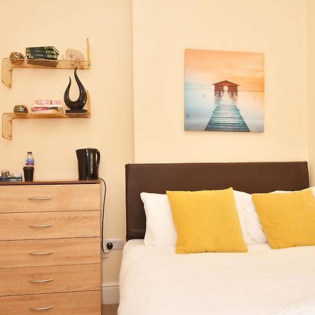 Townhouse @ 178 Ruskin Road Крю Екстериор снимка
