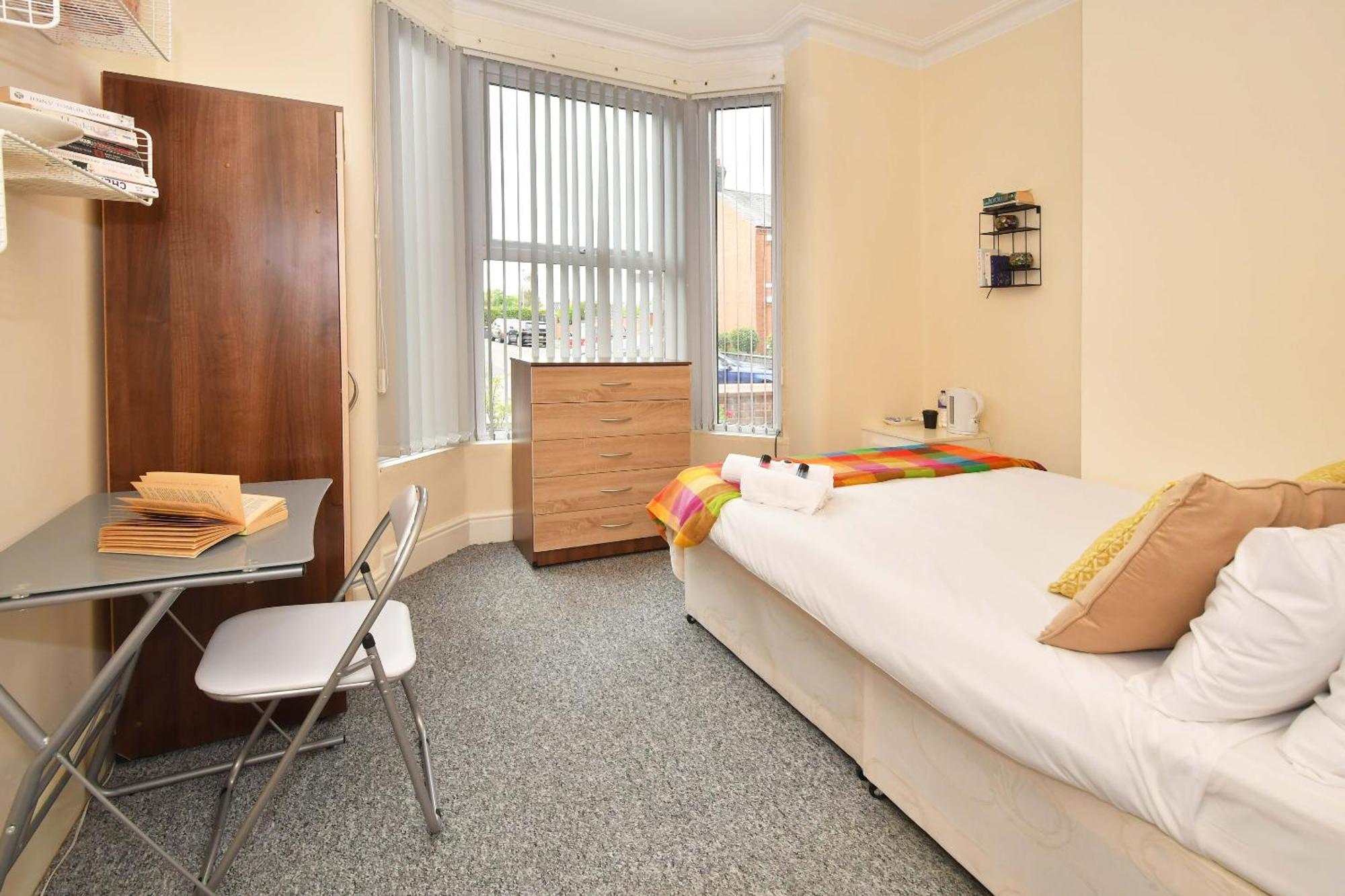 Townhouse @ 178 Ruskin Road Крю Екстериор снимка