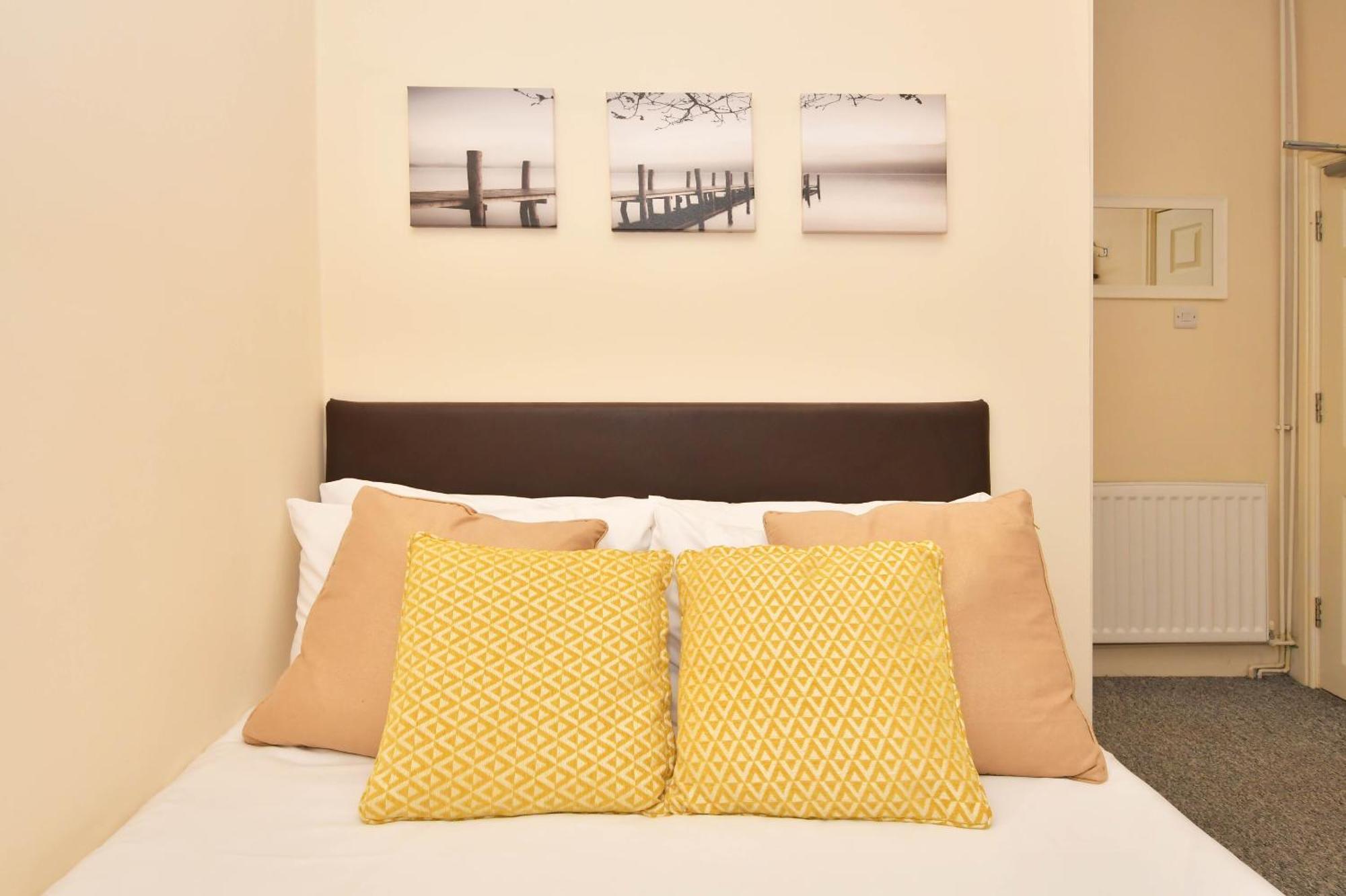 Townhouse @ 178 Ruskin Road Крю Екстериор снимка
