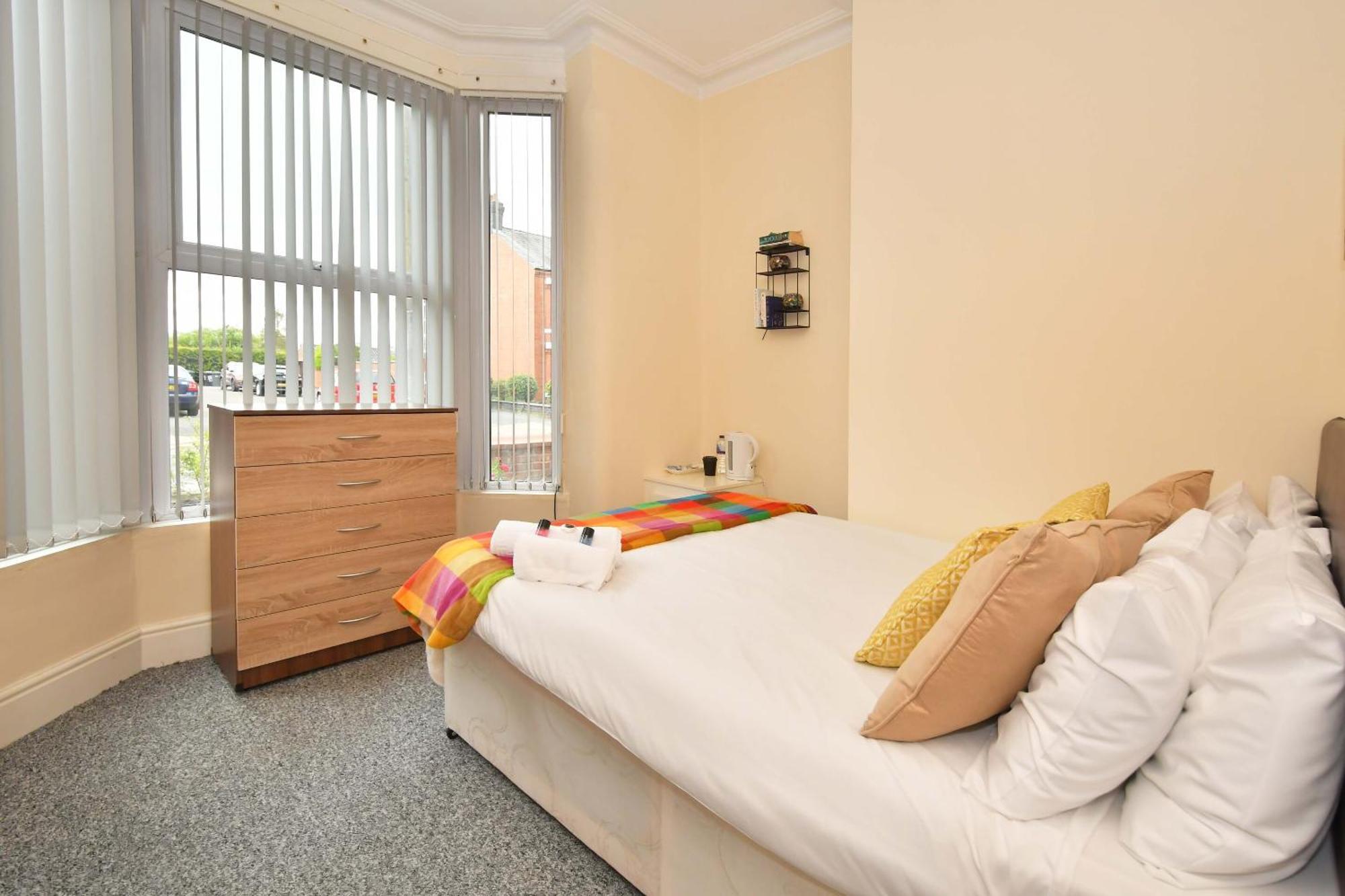 Townhouse @ 178 Ruskin Road Крю Екстериор снимка