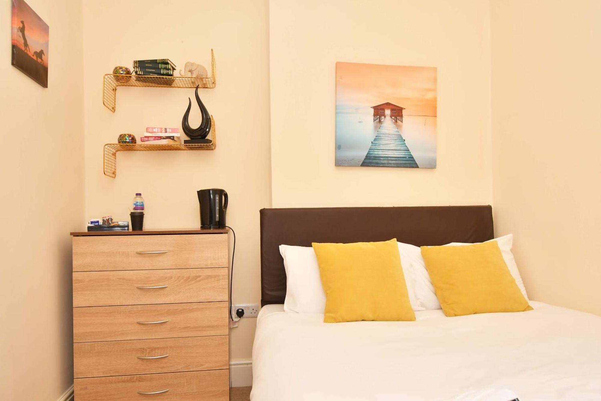 Townhouse @ 178 Ruskin Road Крю Екстериор снимка