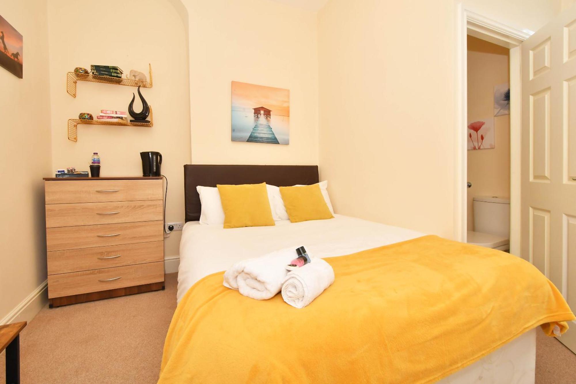 Townhouse @ 178 Ruskin Road Крю Екстериор снимка