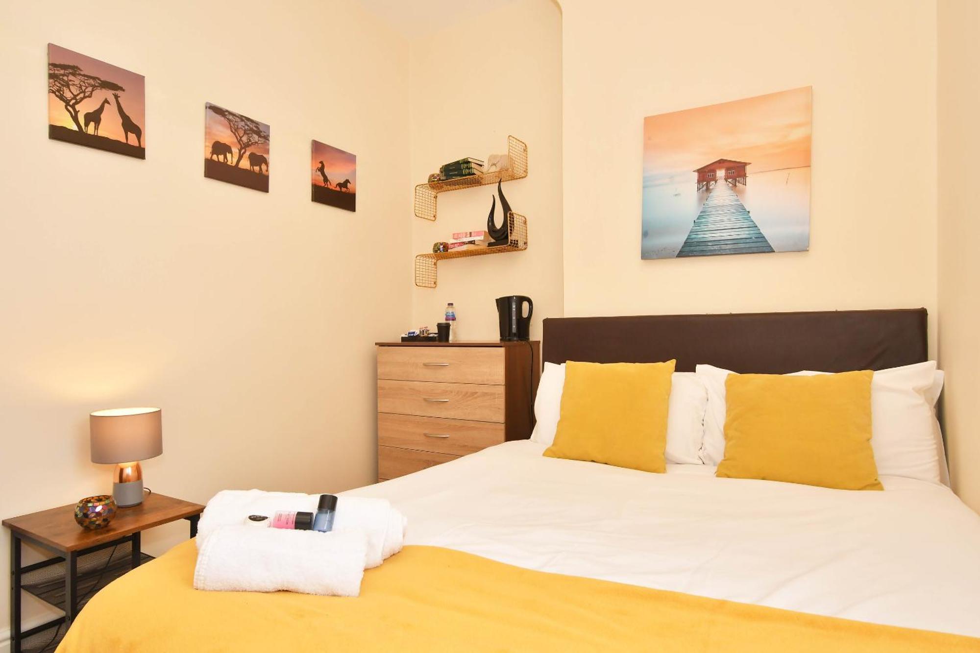 Townhouse @ 178 Ruskin Road Крю Екстериор снимка