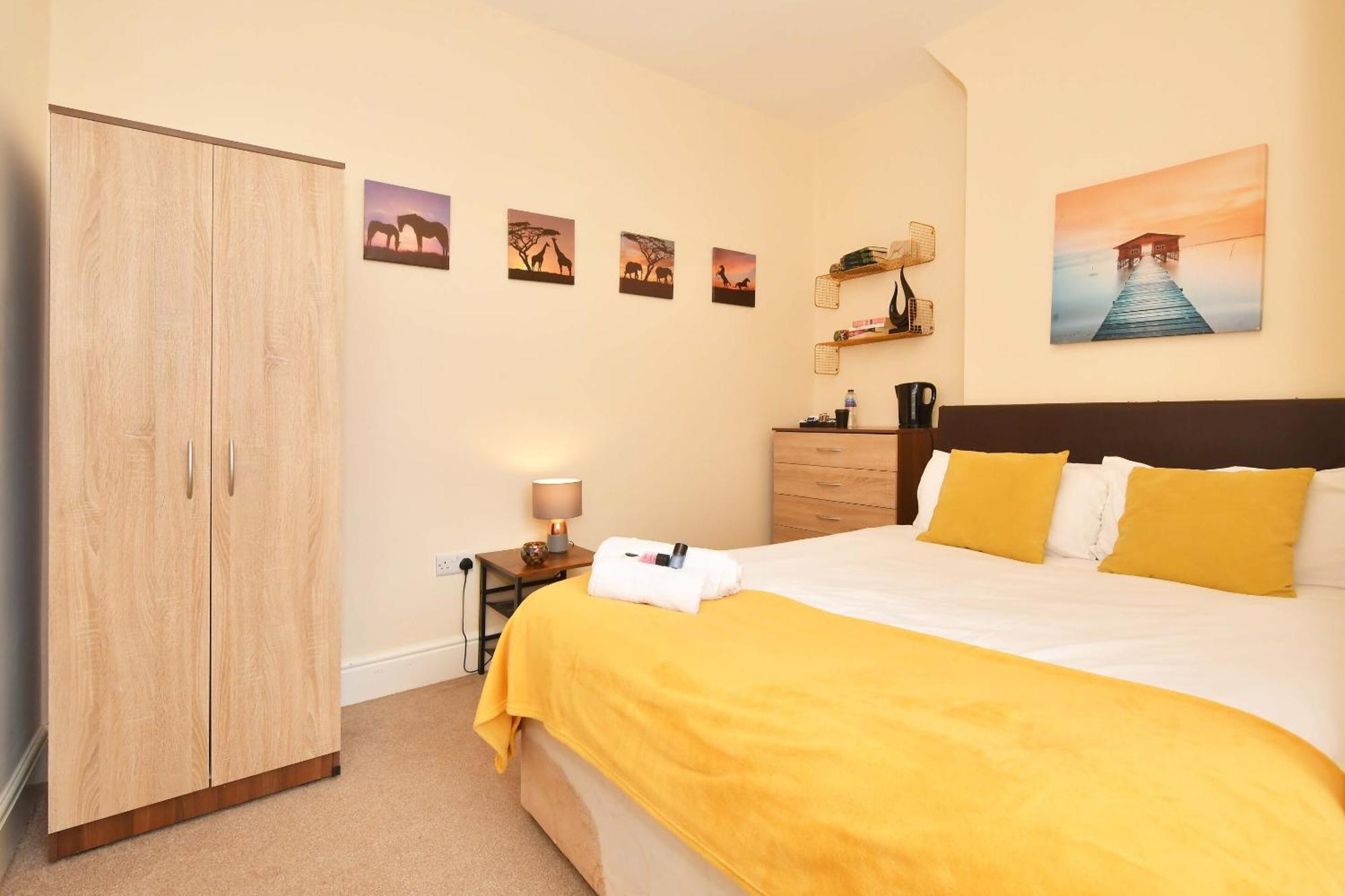 Townhouse @ 178 Ruskin Road Крю Екстериор снимка