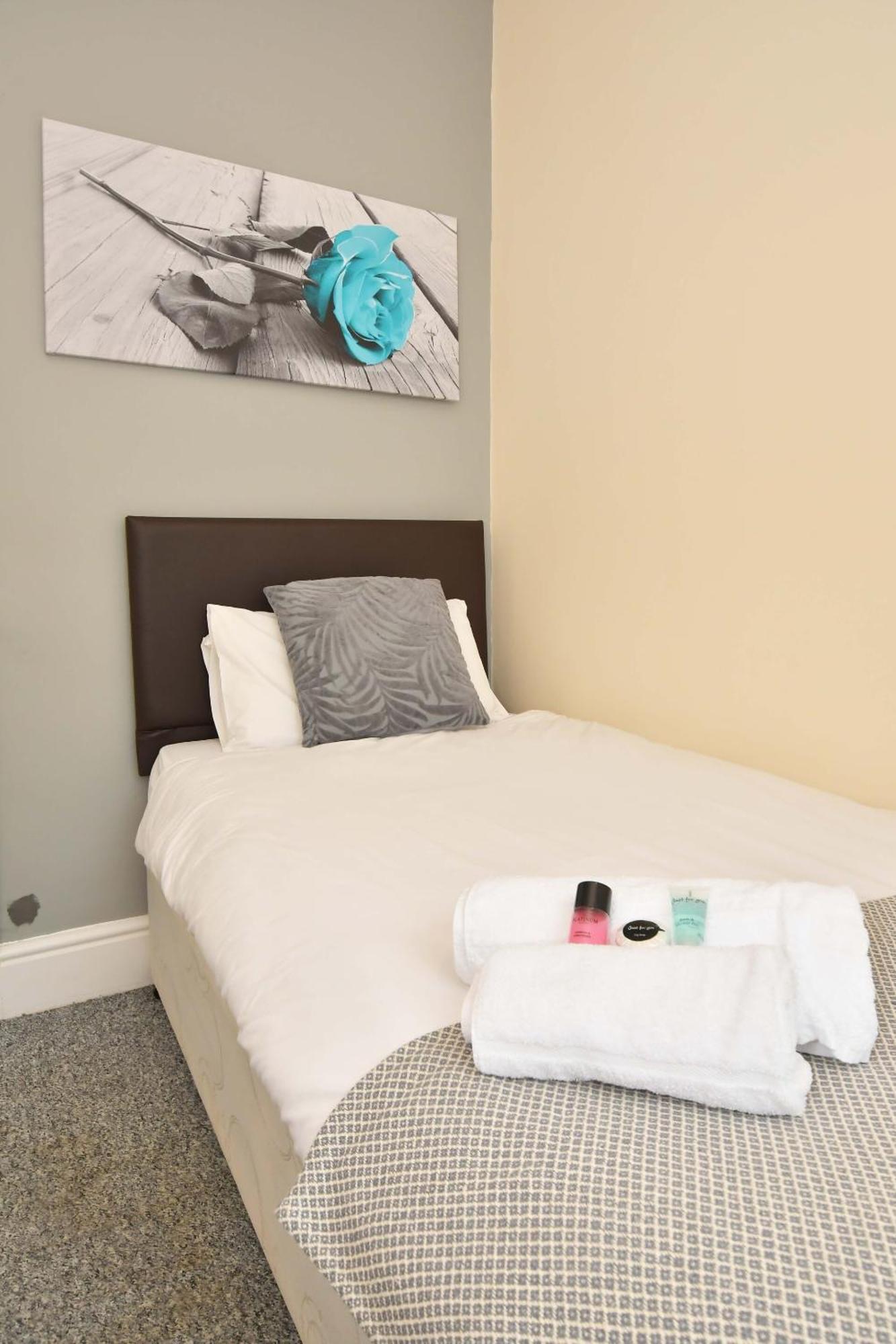 Townhouse @ 178 Ruskin Road Крю Екстериор снимка