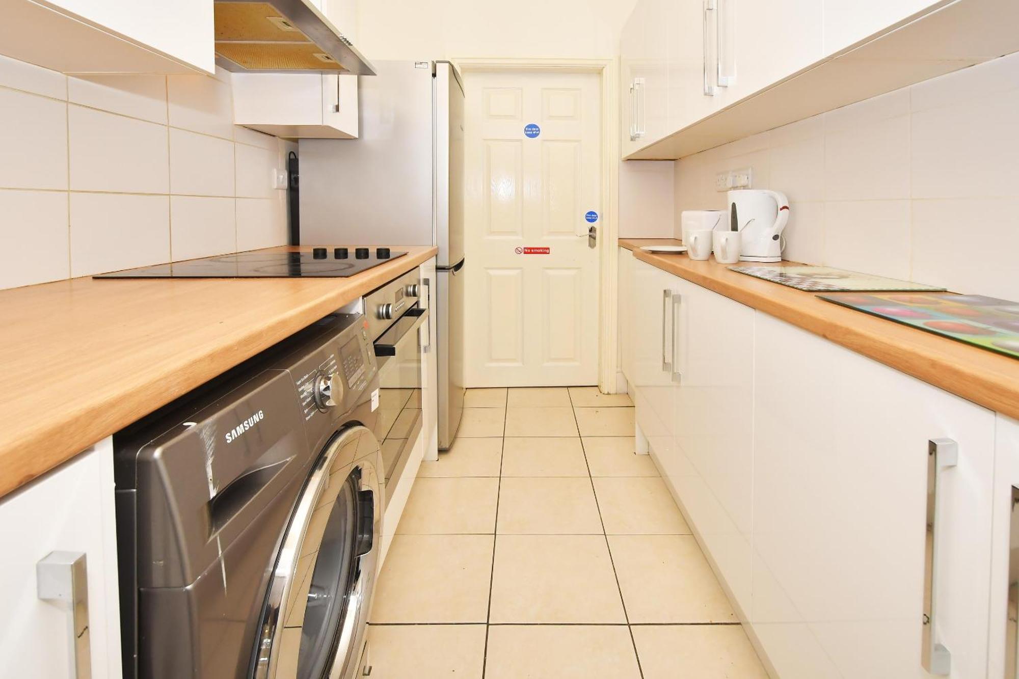 Townhouse @ 178 Ruskin Road Крю Екстериор снимка