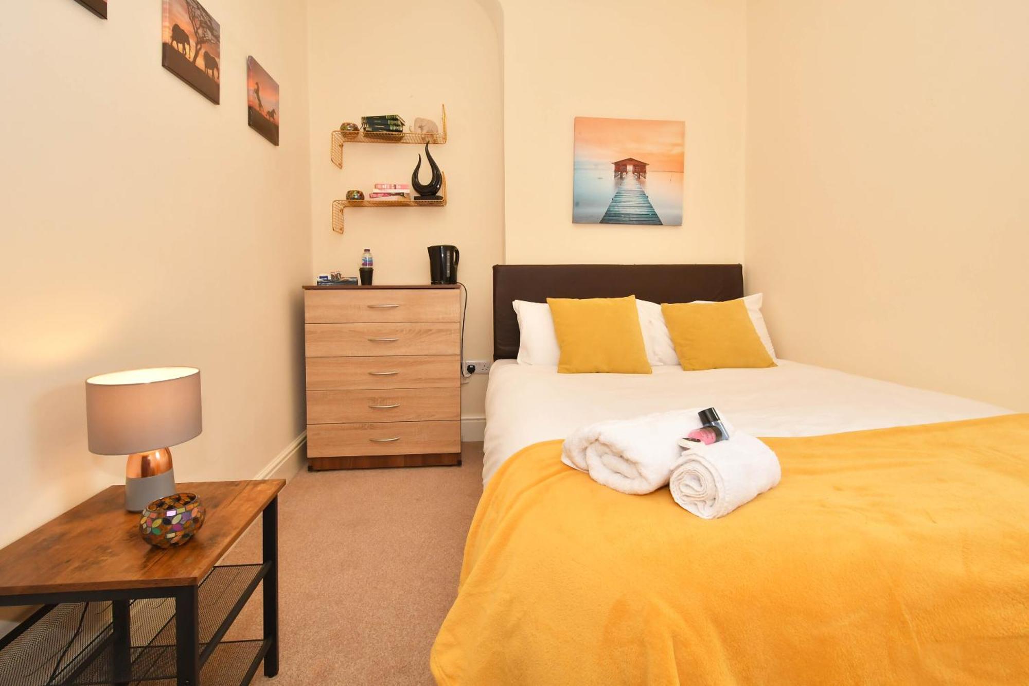 Townhouse @ 178 Ruskin Road Крю Екстериор снимка