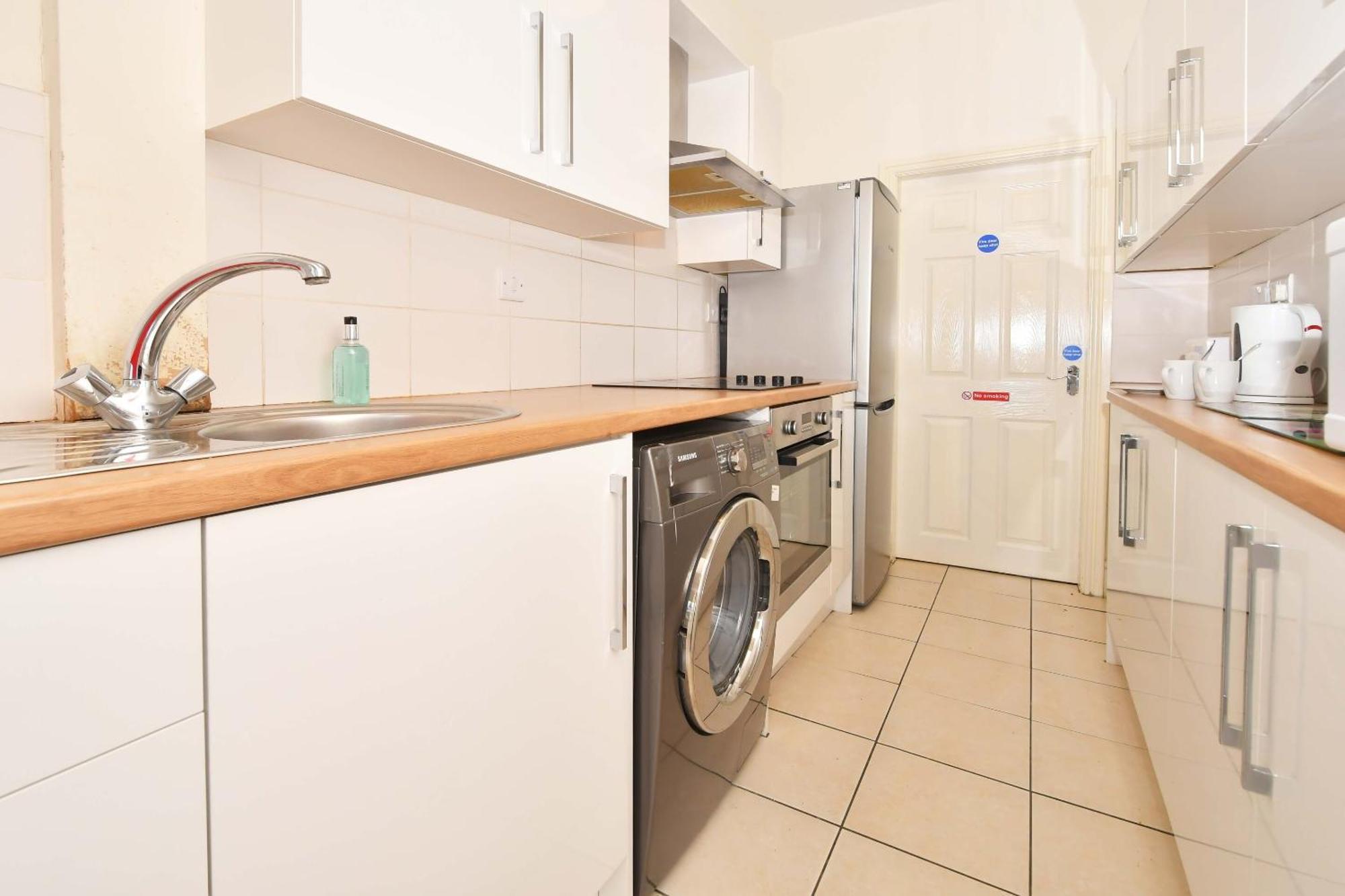 Townhouse @ 178 Ruskin Road Крю Екстериор снимка