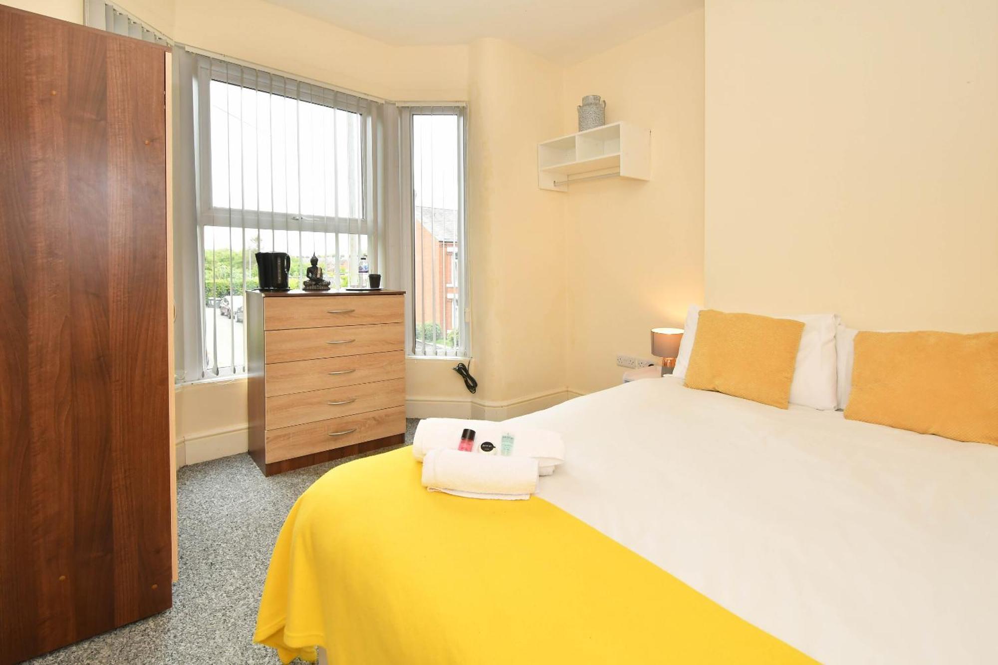 Townhouse @ 178 Ruskin Road Крю Екстериор снимка