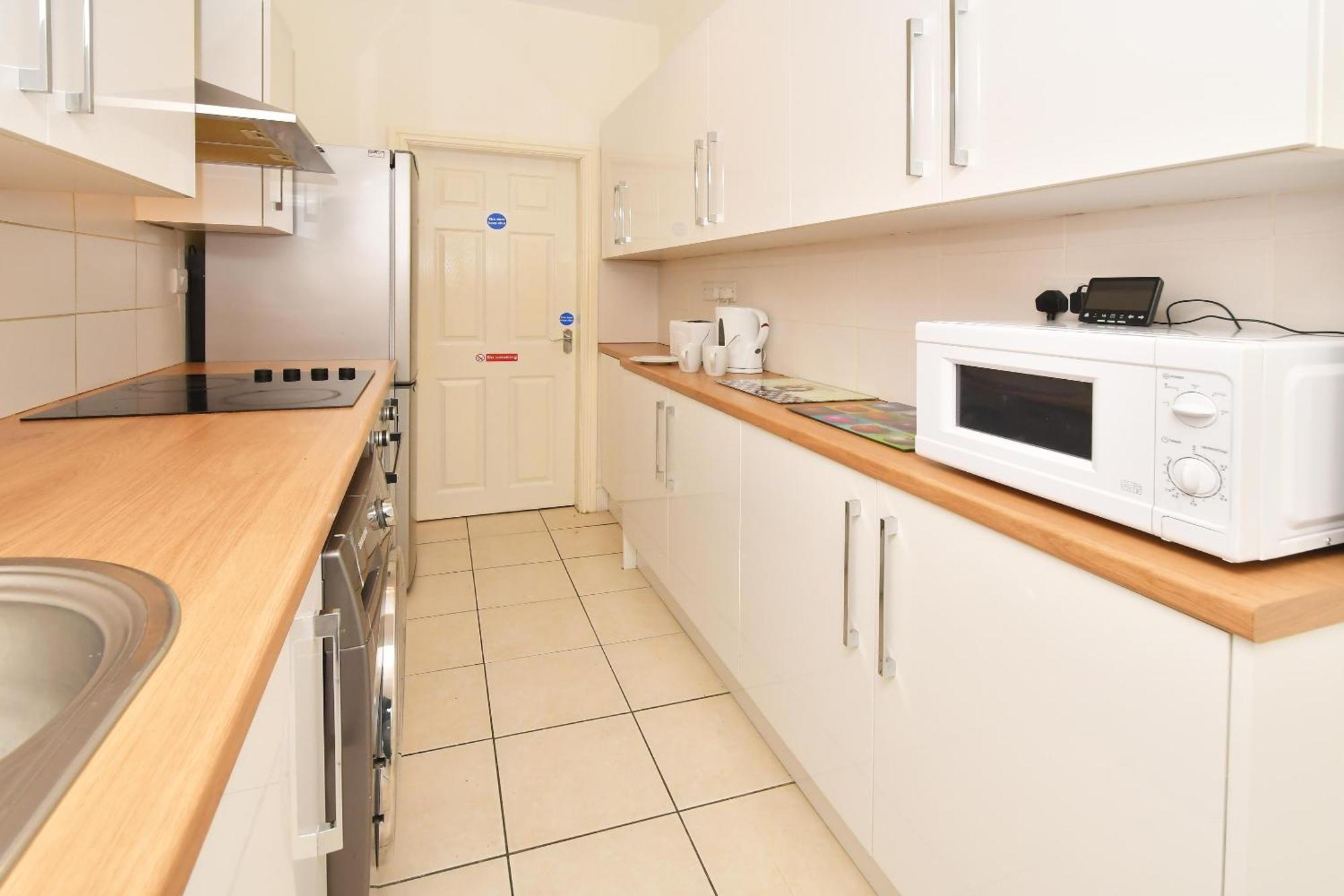 Townhouse @ 178 Ruskin Road Крю Екстериор снимка