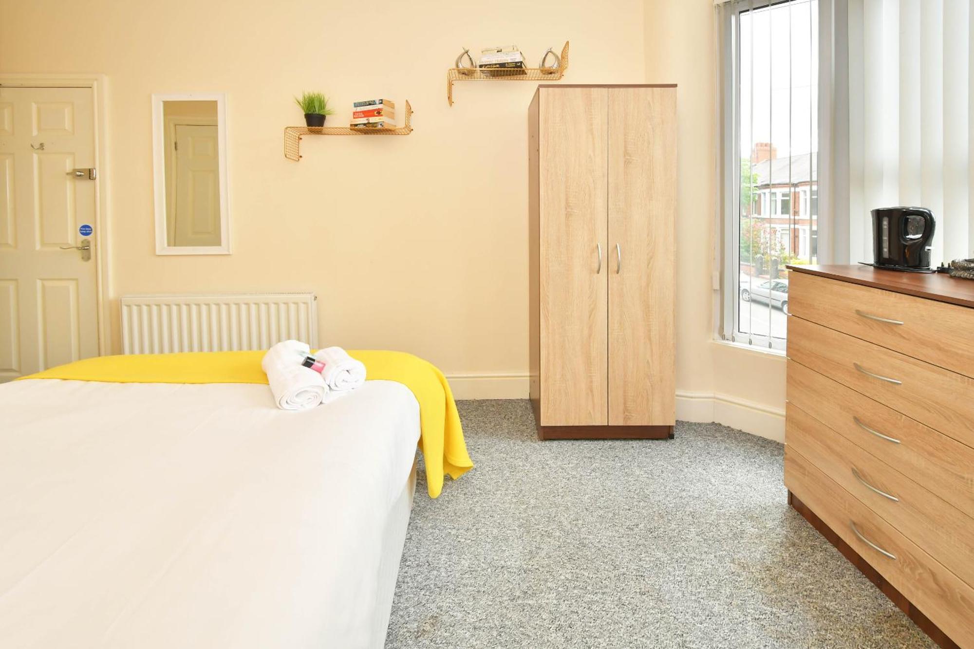 Townhouse @ 178 Ruskin Road Крю Екстериор снимка