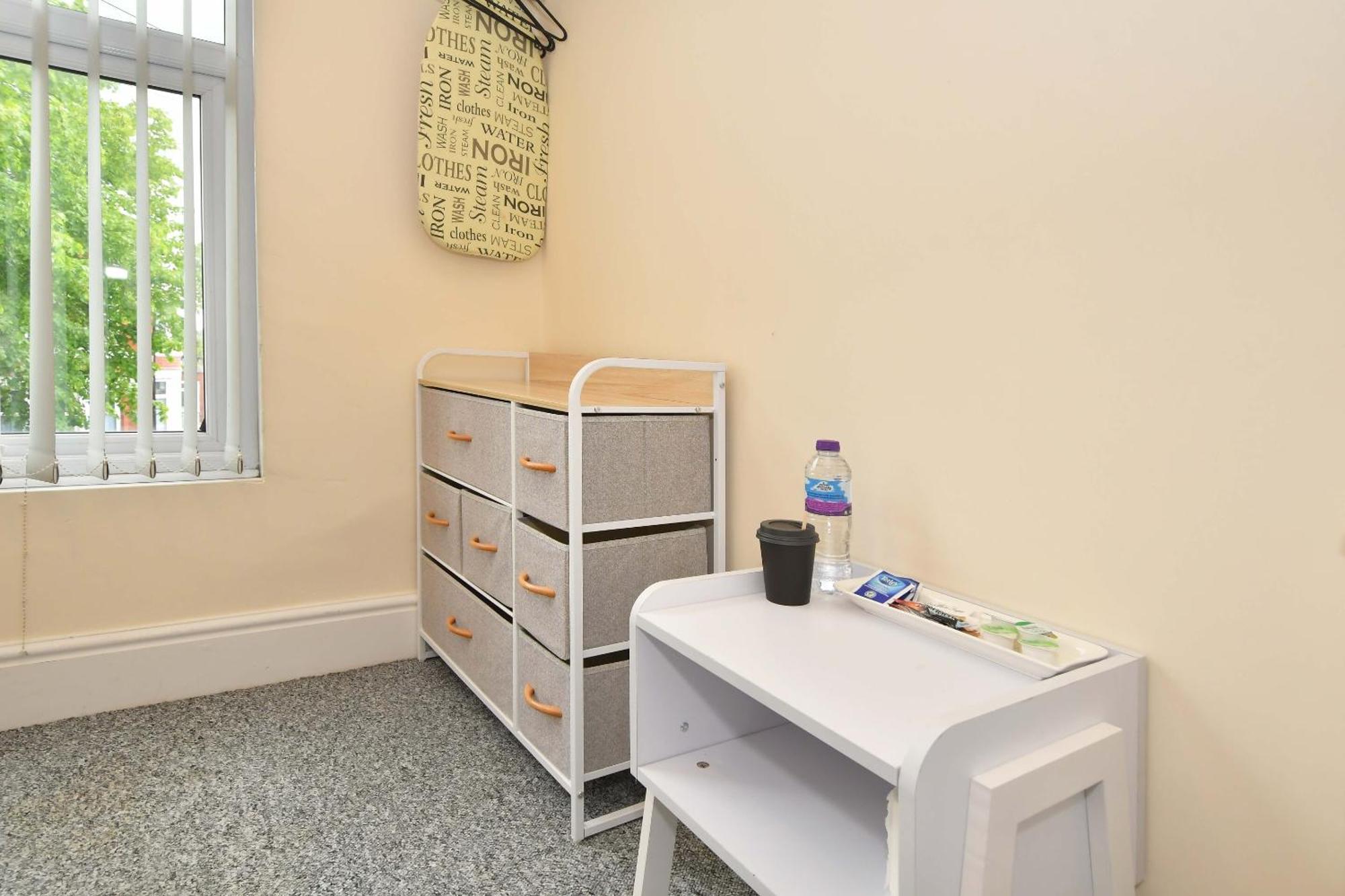 Townhouse @ 178 Ruskin Road Крю Екстериор снимка