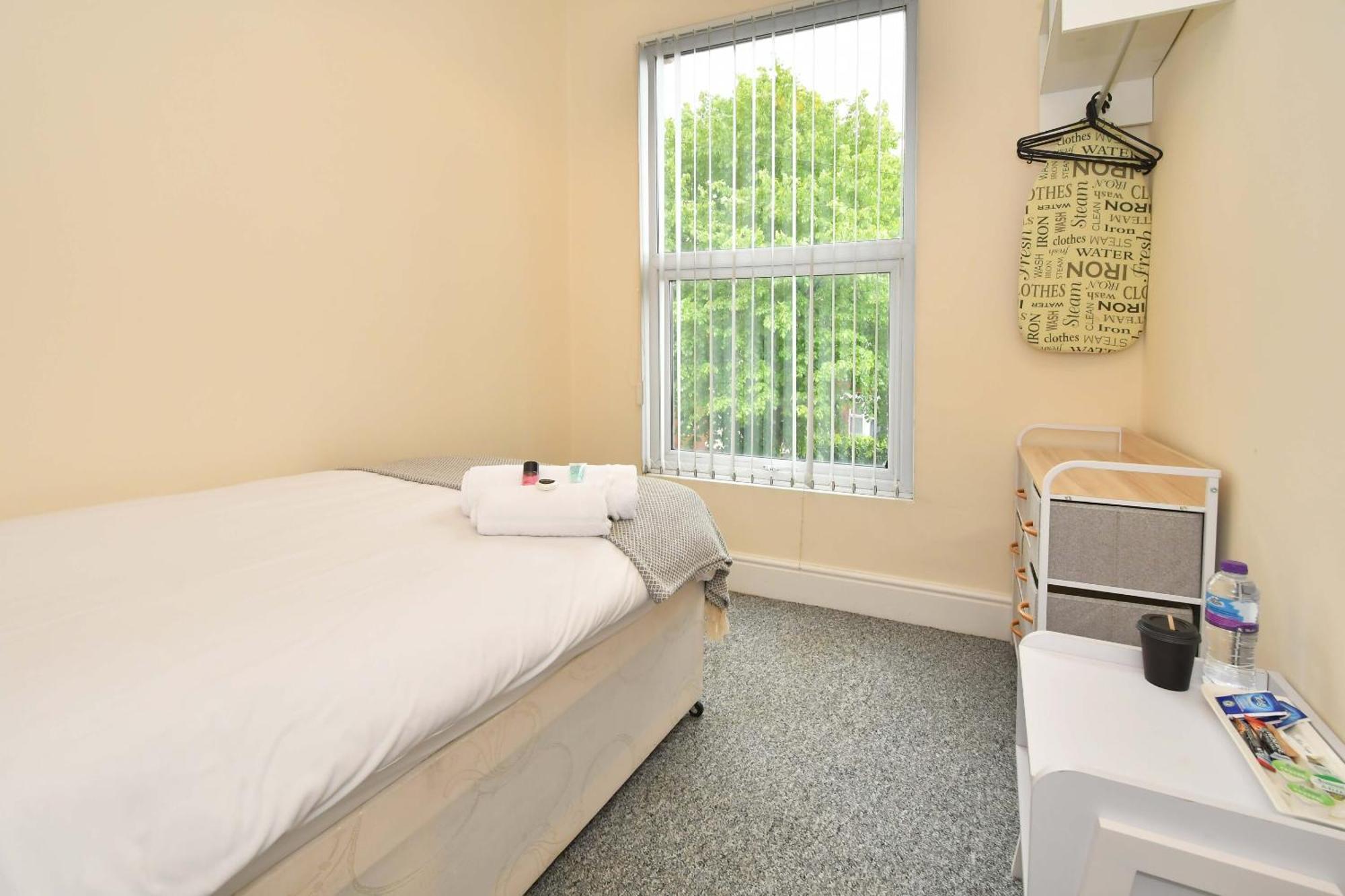 Townhouse @ 178 Ruskin Road Крю Екстериор снимка